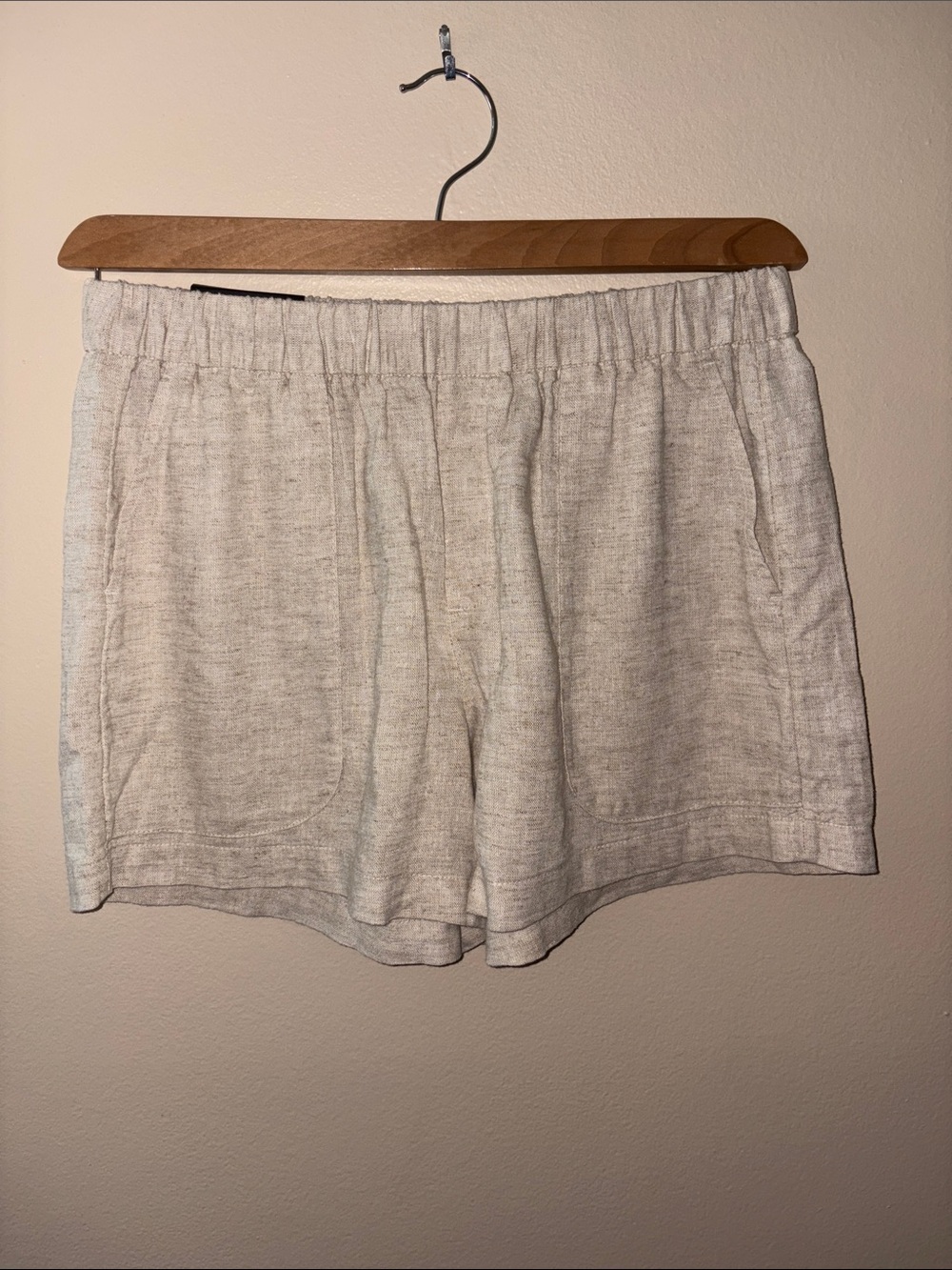 Banana Republic Linen Blend Elastic waist shorts; XS NWT; Cream